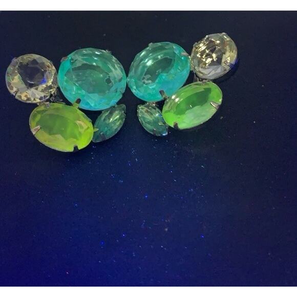 Vintage Stunning Chunky Faceted Glass Clip On Earrings Glow Under Black Light - Picture 1 of 5